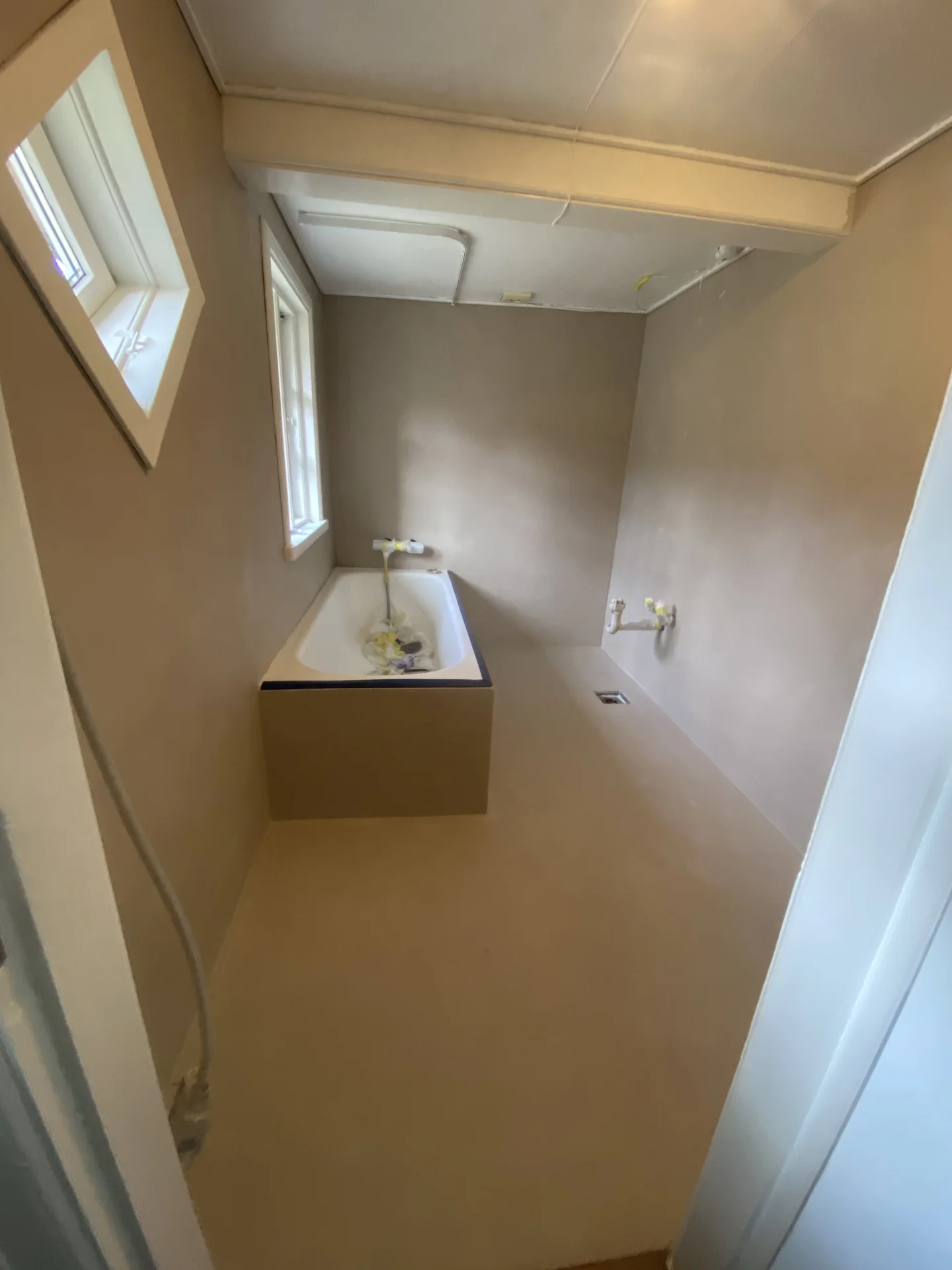 Færdigt badeværelse med fugefri microcement i Galten ved Aarhus